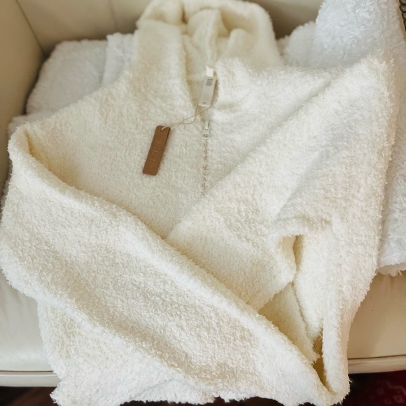 Cropped teddy bear hoodie by Skims. NWT sz S/M. - Picture 1 of 7